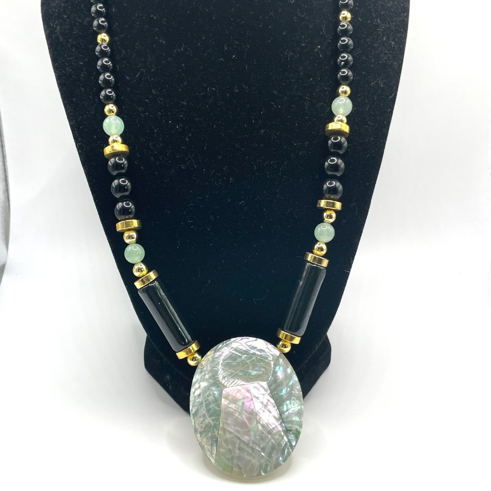 Classic Contemporary Beaded Necklace Black Faux MOP Green Glass Gold Tone